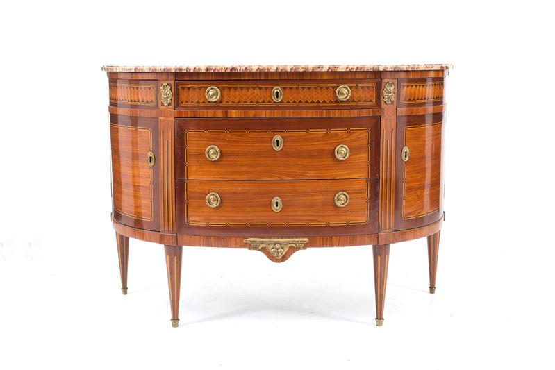 Commode a mezzaluna