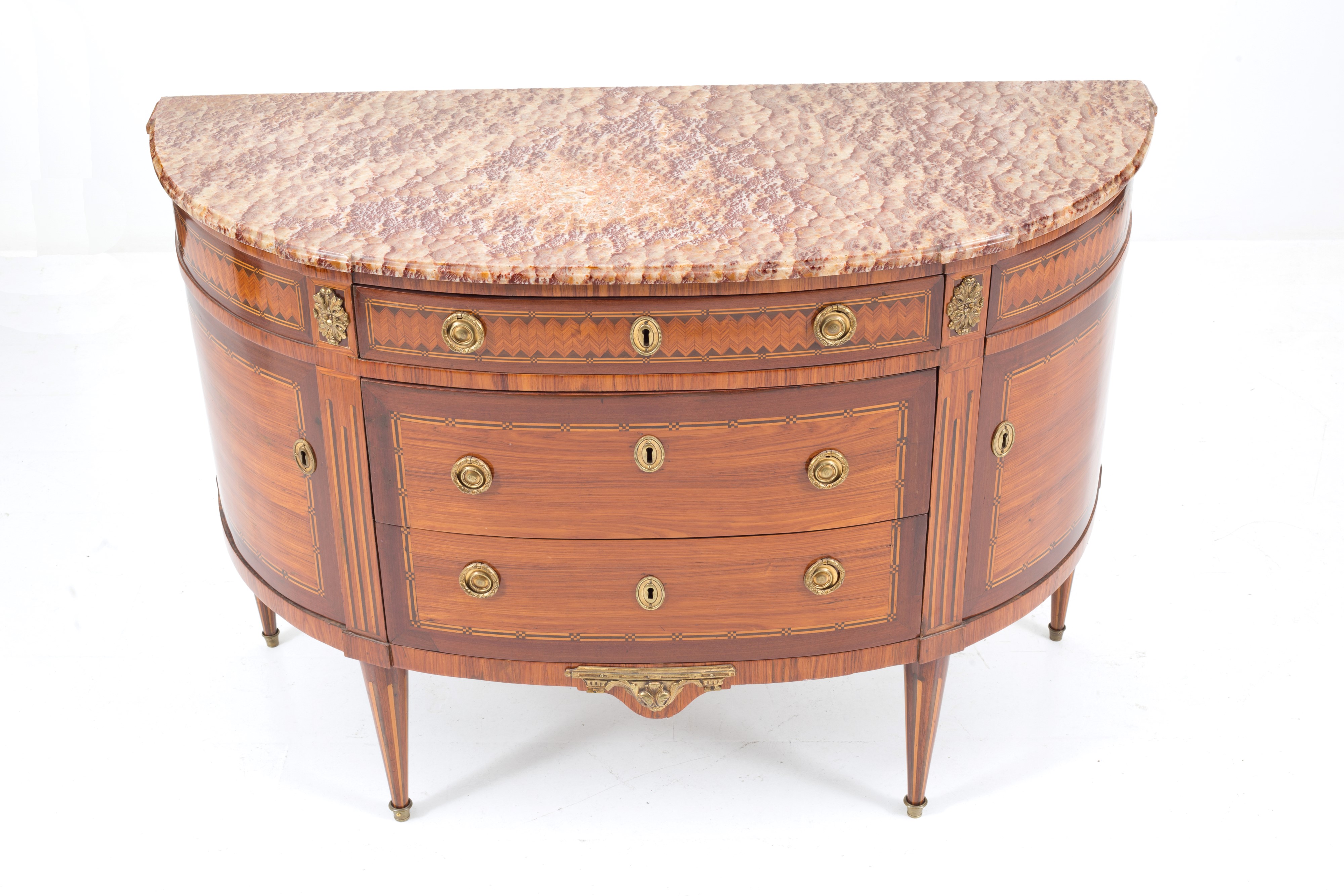 Commode a mezzaluna