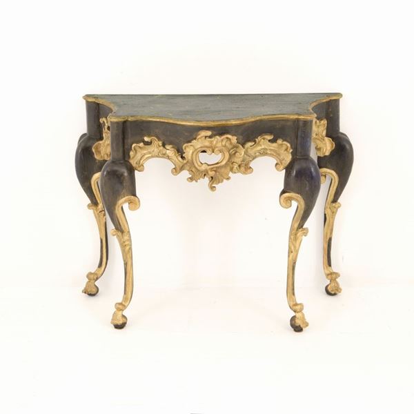 Console in lacquered and gilded wood