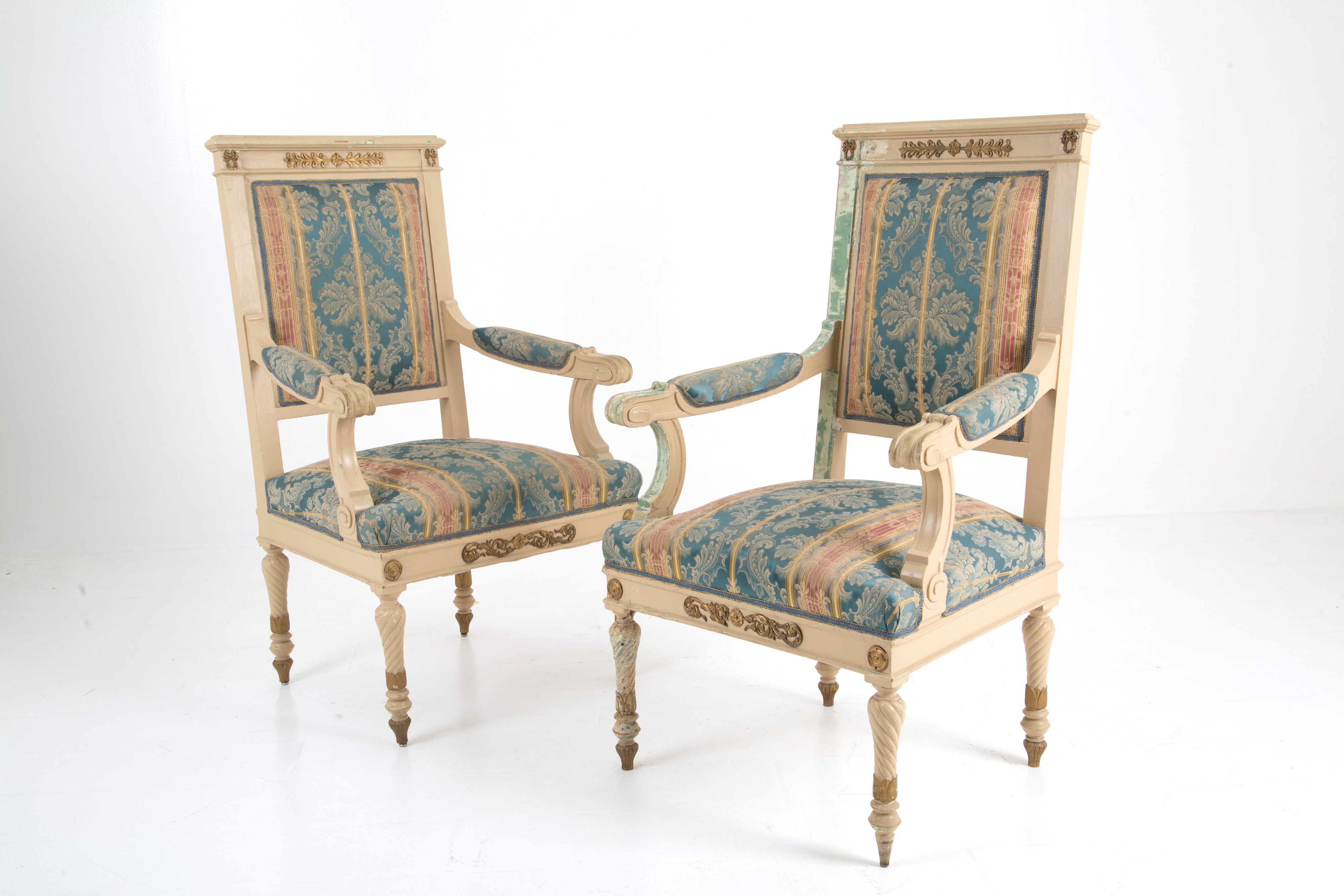 Due Poltrone in Legno Laccato