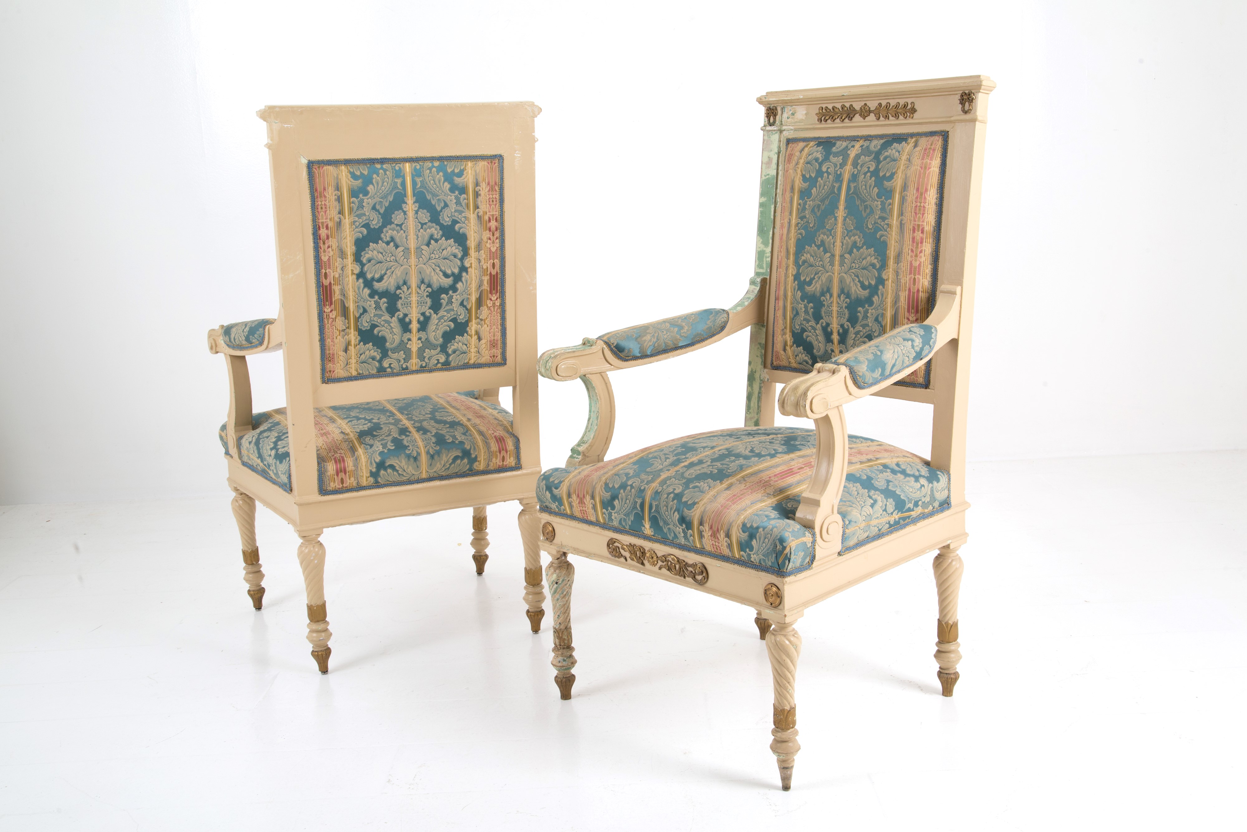 Due Poltrone in Legno Laccato