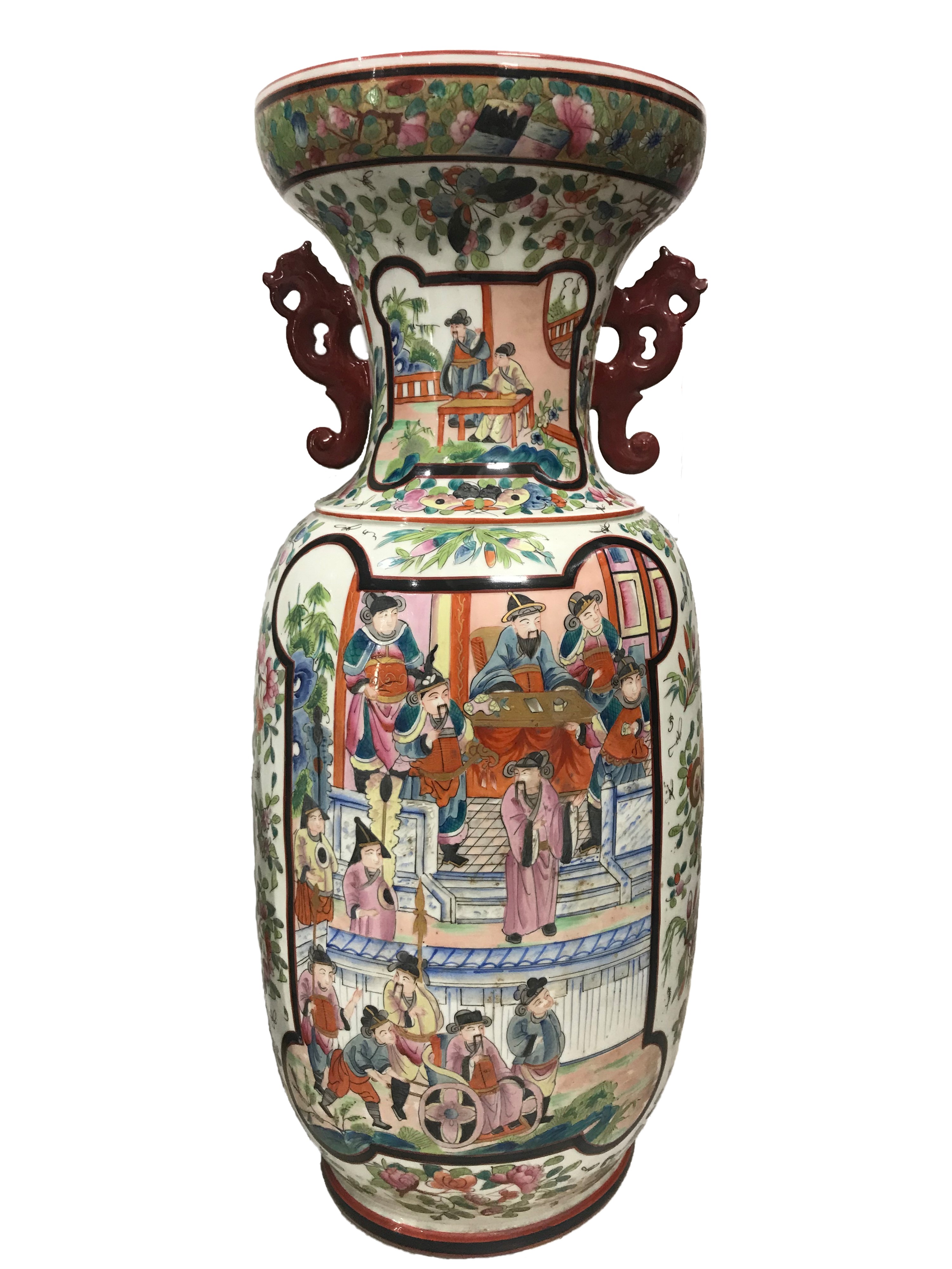 Coppia di vasi in porcellana