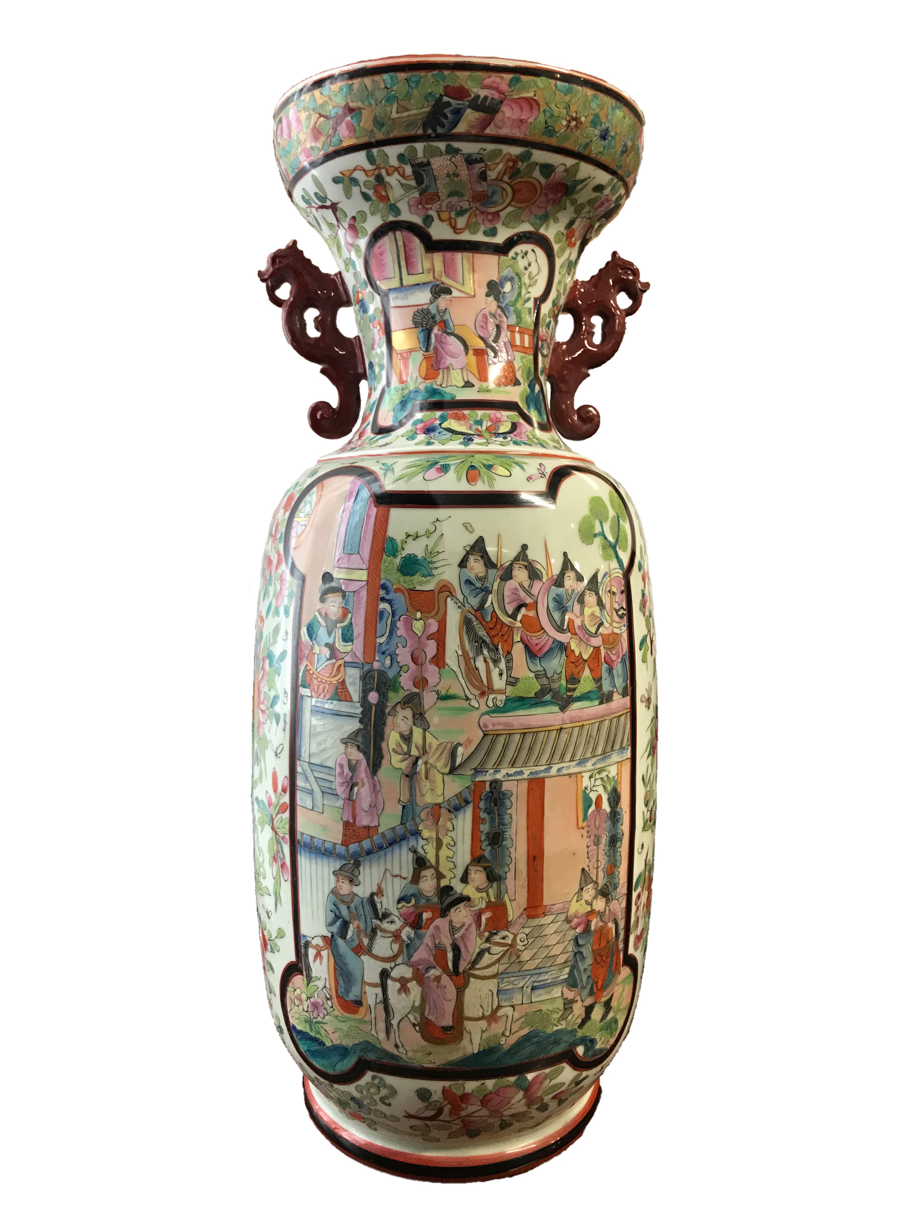 Coppia di vasi in porcellana