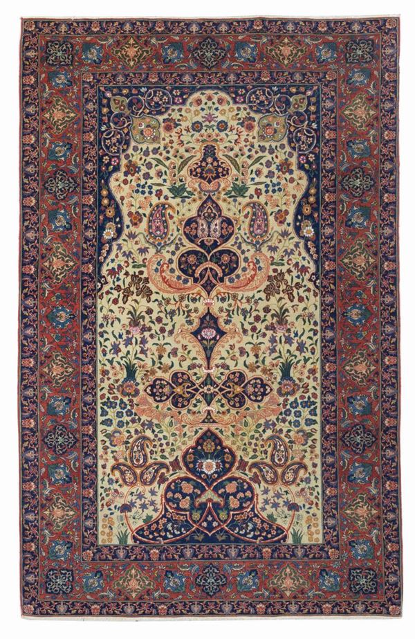 Tappeto Isfahan extra fine in lana con fiori in seta sul campo