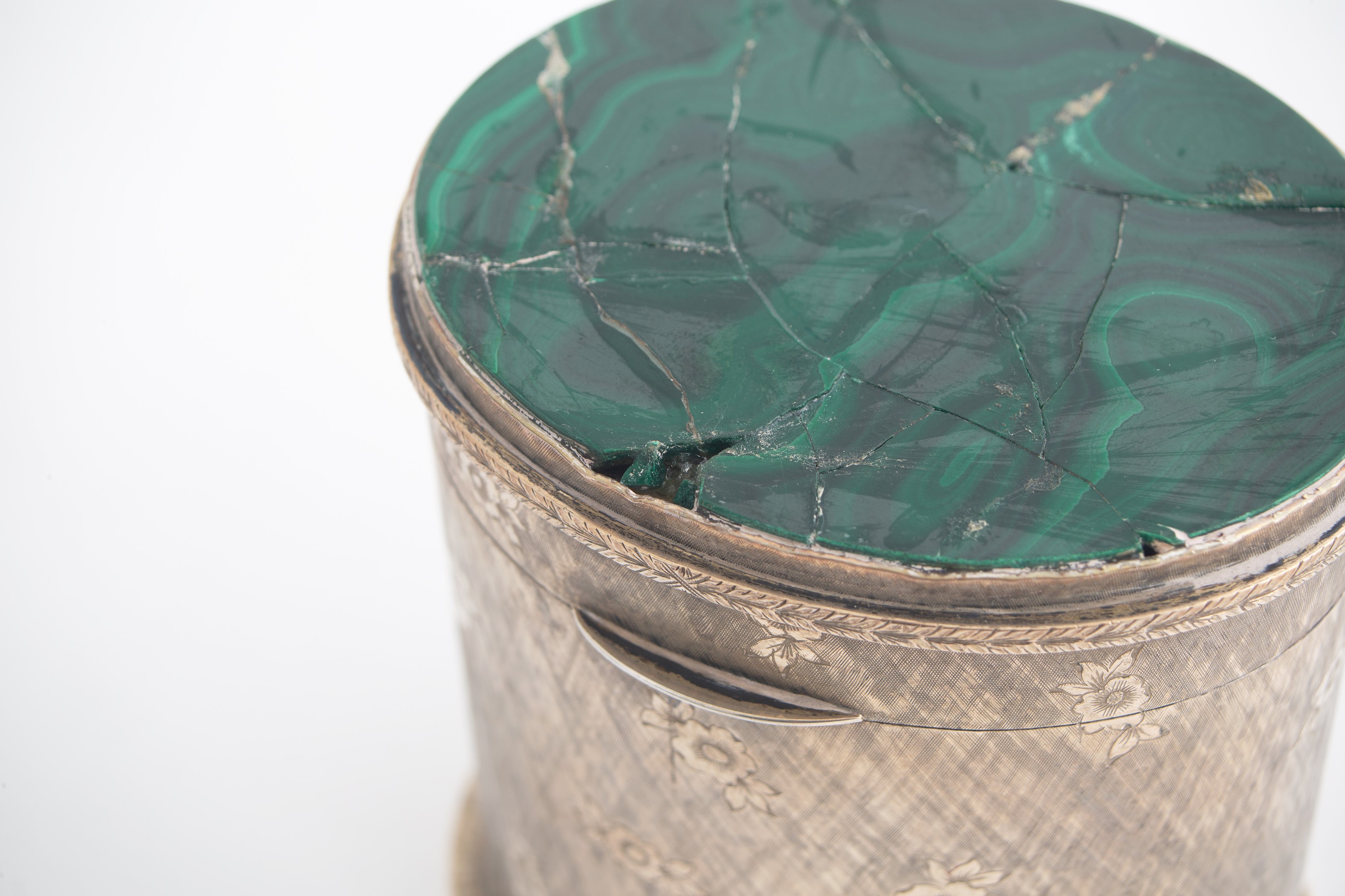 Argento 800, Portasigarette e portafiammiferi con coperchio in malachite