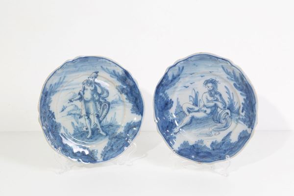 Pair of polilobate majolica plates