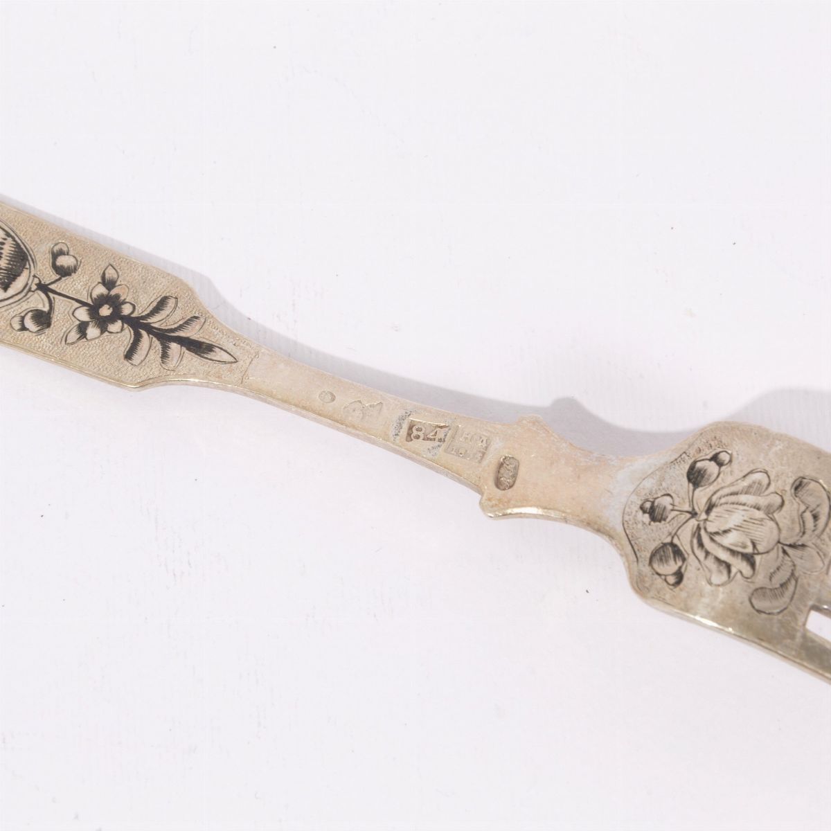 Servizio di posate in argento 800, quattro cucchiai, quattro forchette e quattro coltelli, XIX se...