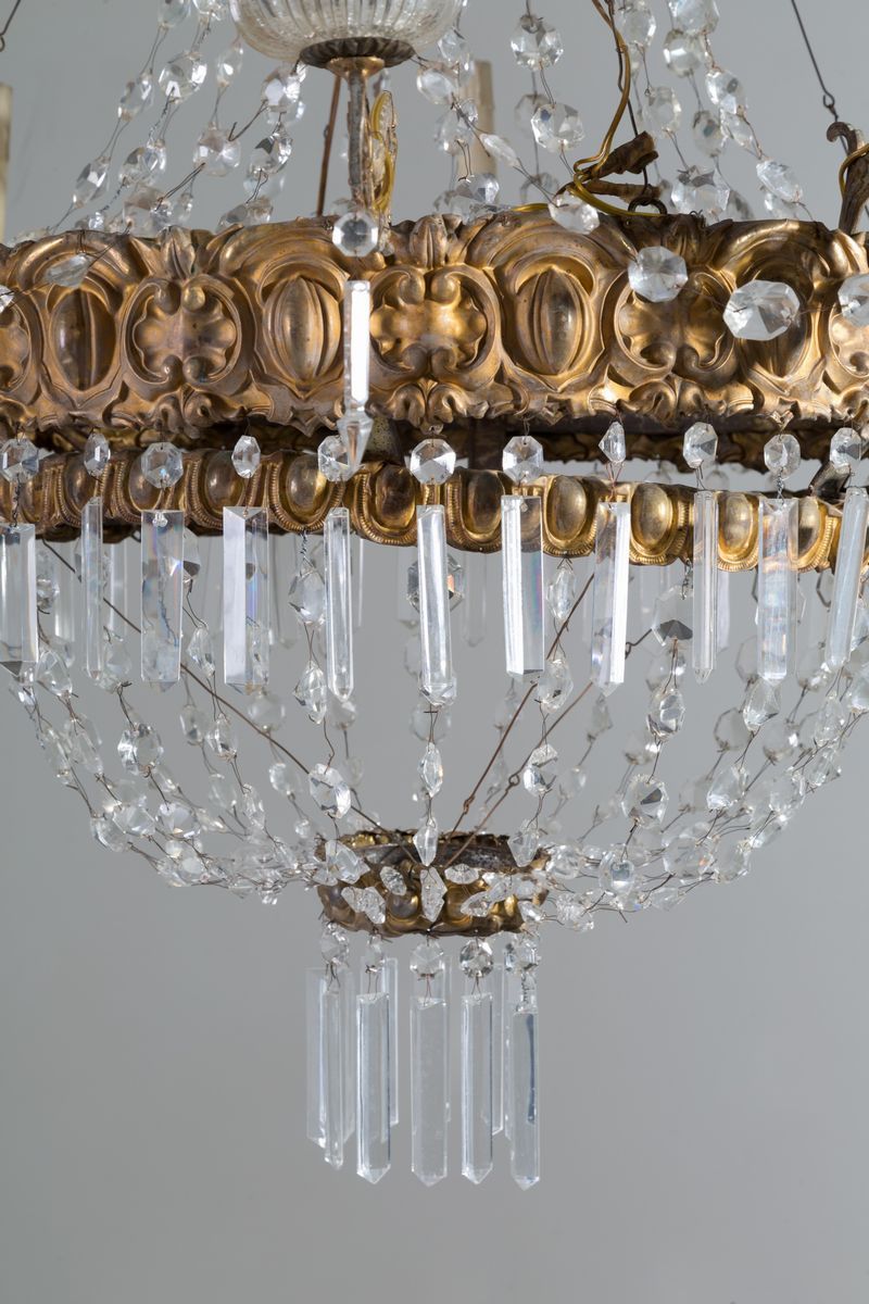 Lampadario Otto Bracci in Lamierino Sbalzato e Dorato con Pendenti e Gocce in V...