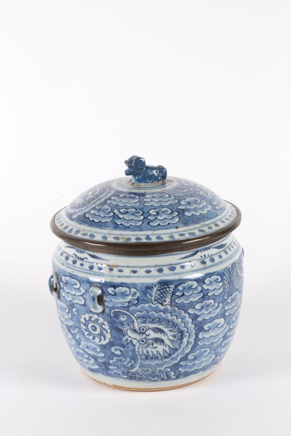 Porcelain pot