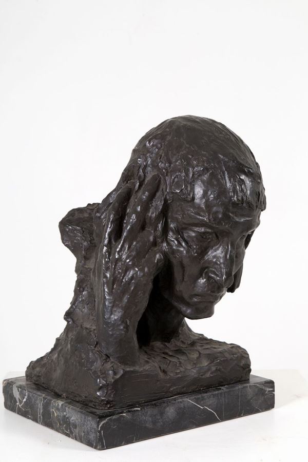 Scultura in bronzo patinato raff. ''PENSATORE''. Firmato R. MATTE in basso a si...