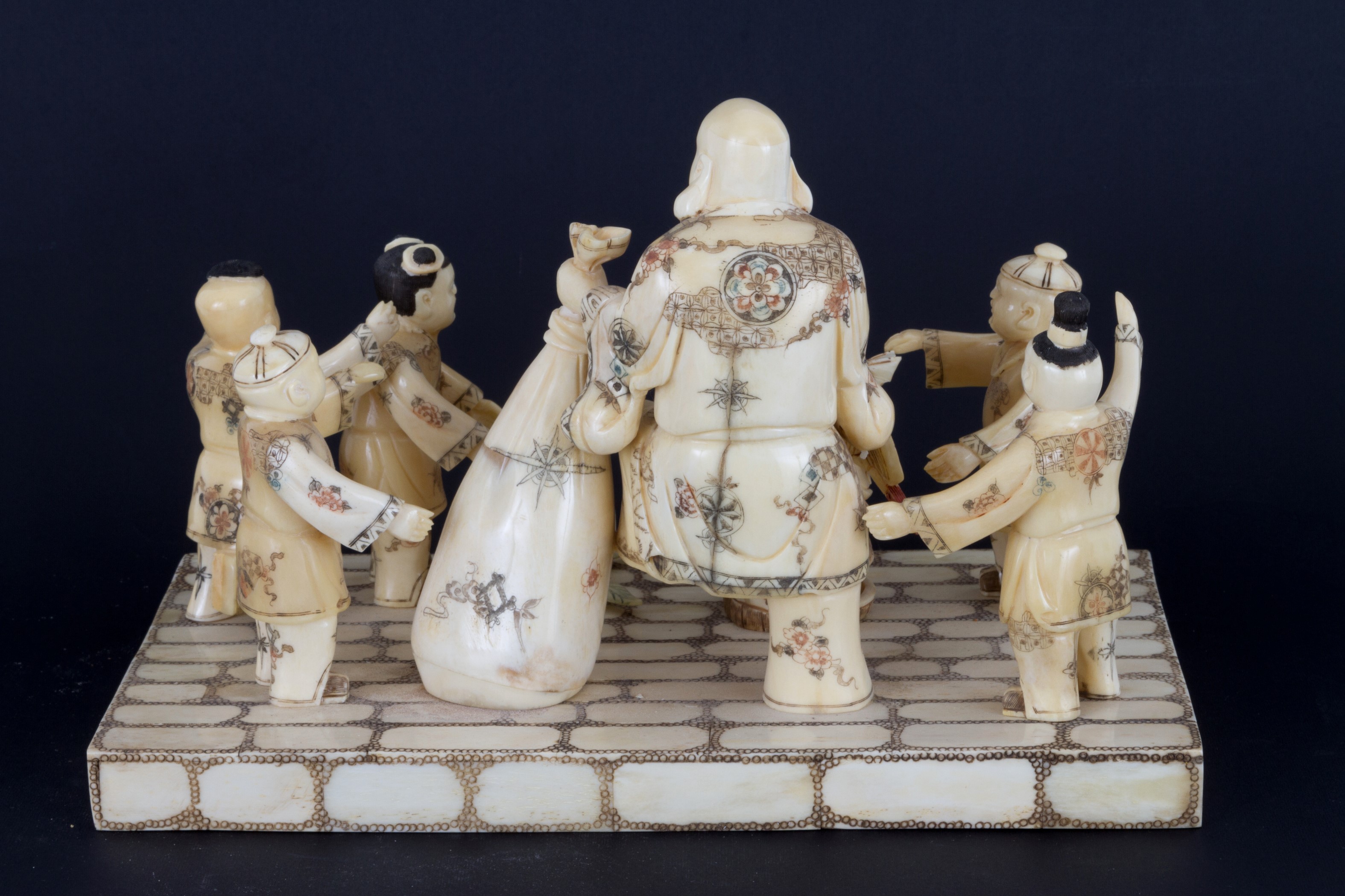 Scultura in osso, Scena augurale (gruppo scultoreo), Cina, XX secolo