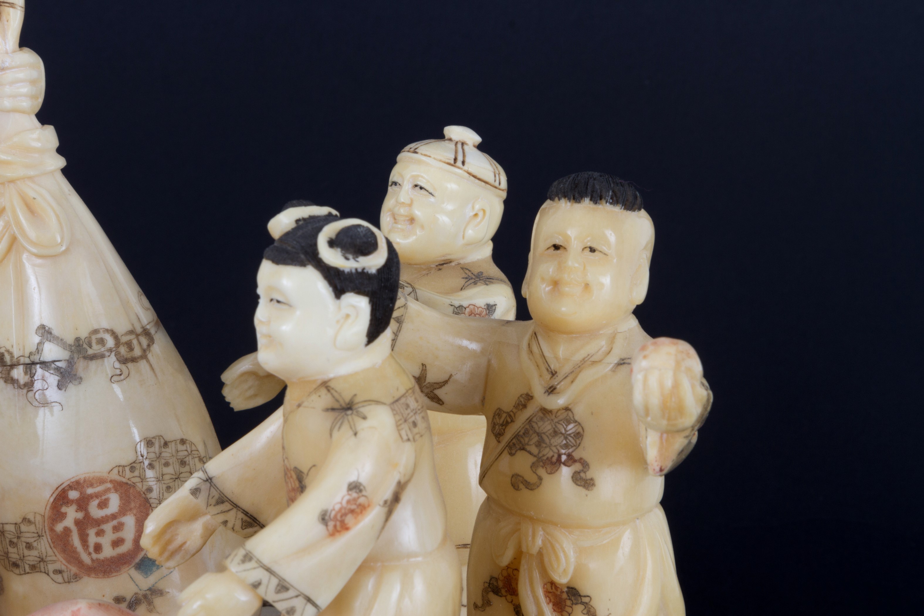 Scultura in osso, Scena augurale (gruppo scultoreo), Cina, XX secolo