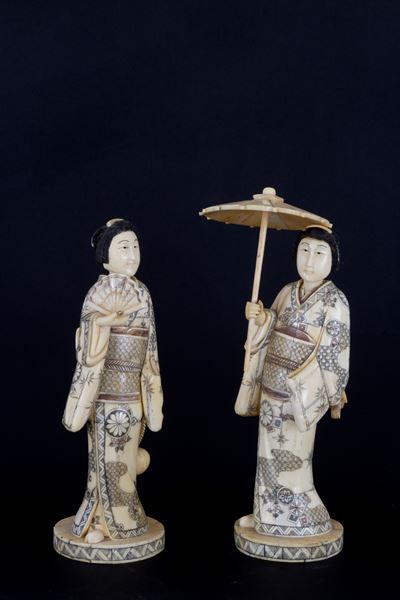 Cina, Due sculture in osso raffiguranti geishe, Dinastia Qing