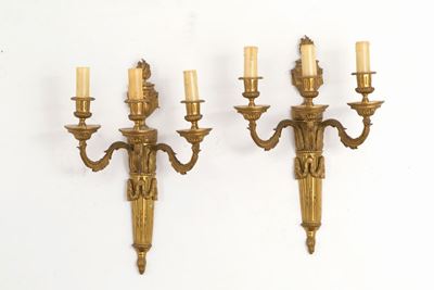 Coppia di Applique Tre Bracci in Bronzo Cesellato e Dorato. XIX Secolo....