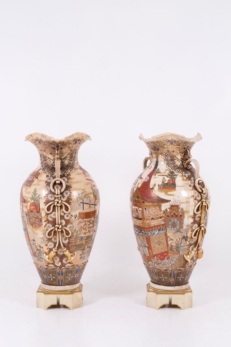 Coppia di Grandi Vasi in Ceramica Decorati