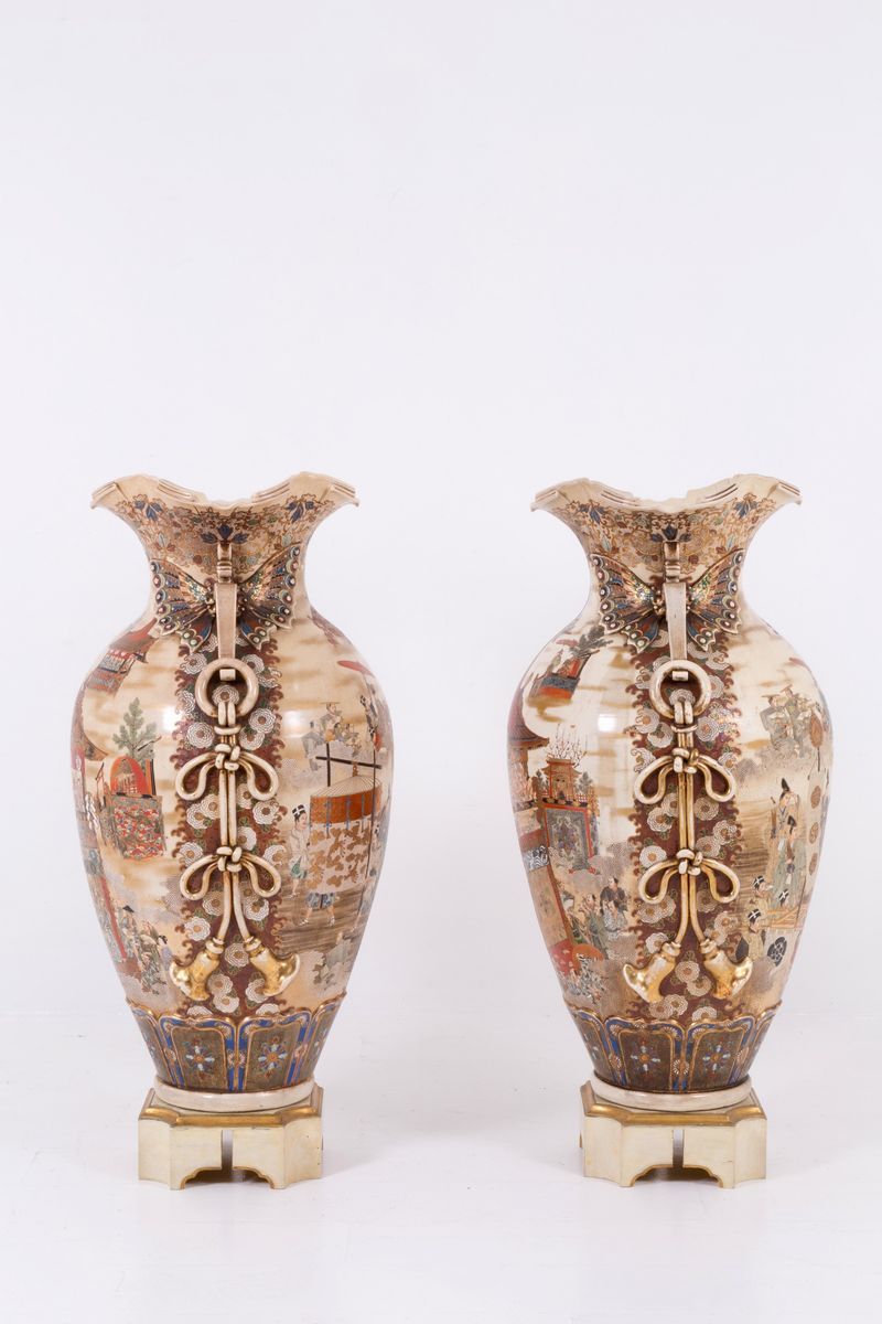 Coppia di Grandi Vasi in Ceramica Decorati