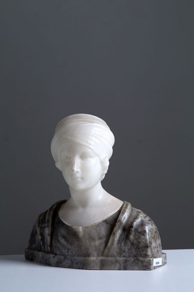 Scultura in Alabastro Bianco e Grigio Raff. ''busto di Giovincella con Turbante...