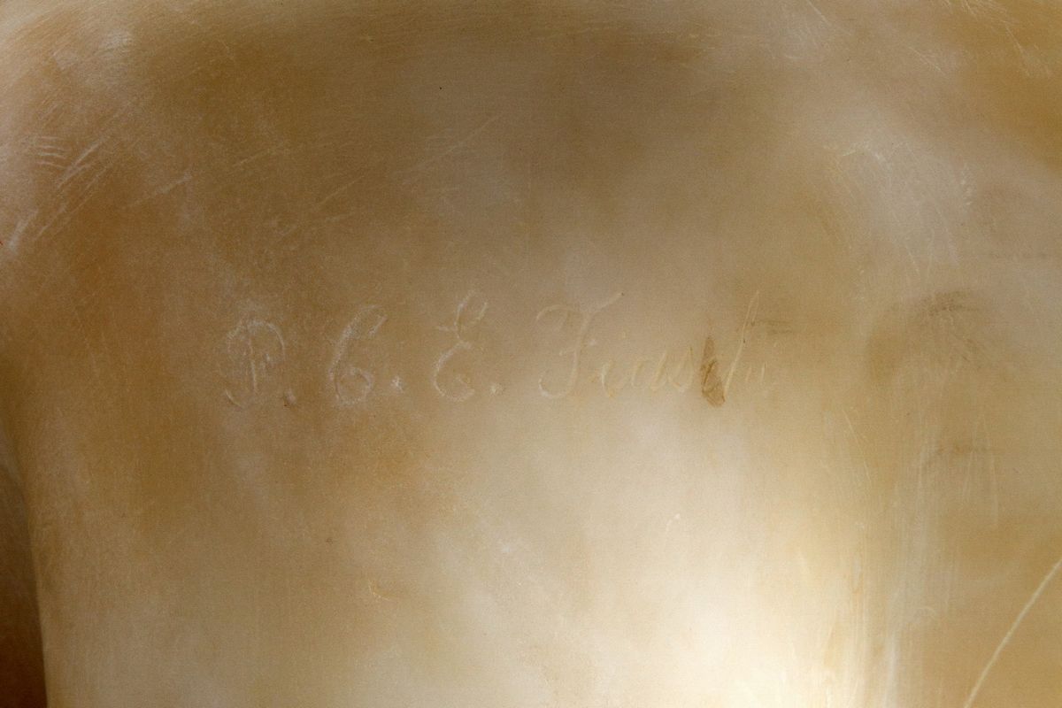 p.C.e. Fiaschi (XIX-XX Secolo). Scultura in Alabastro Raff. ''donna con Turbante e Bimba''