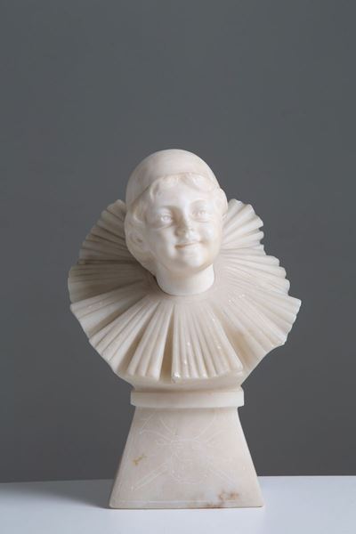 Scultura in Alabastro Raff. ''pierrot''. Inizi XX Secolo. Lievi Difetti....