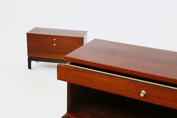 Coppia di comodini in legno e acciaio. Produzione MIM