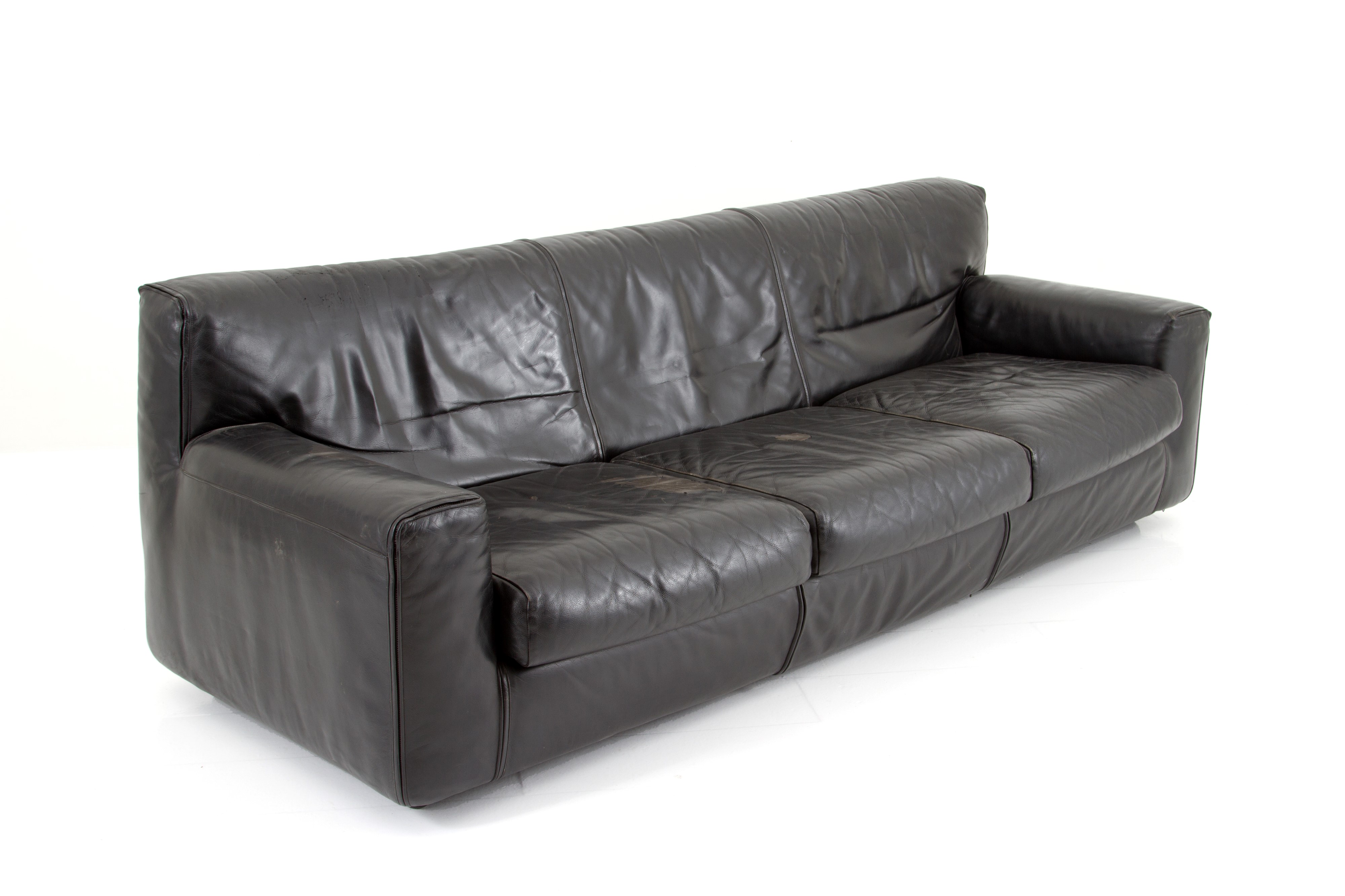 Divano in Pelle Nera. Produzione Cassina