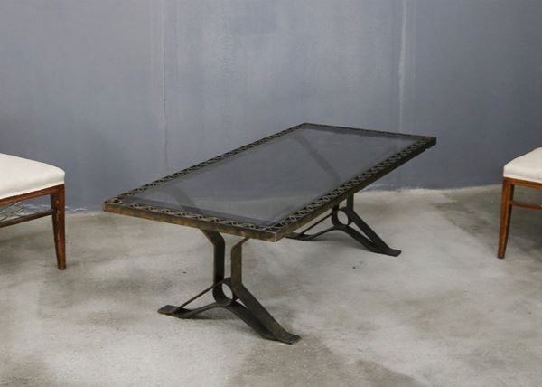 Tavolino in ferro e vetro scuro