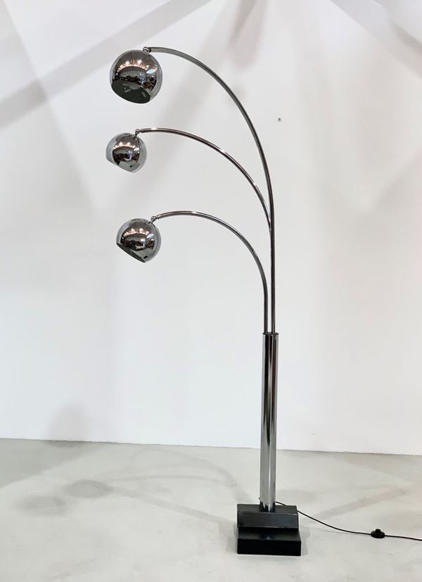 GOFFREDO REGGIANI - GOFFREDO REGGIANI. Lampada da terra in metallo cromato e base in ghisa. Anni '7...