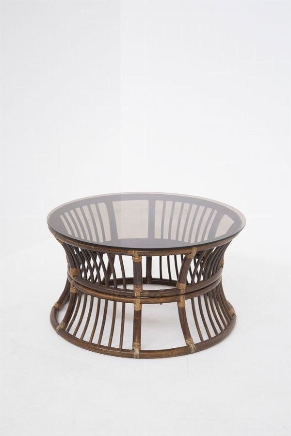 Tavolino in bambù e rattan con piano in vetro