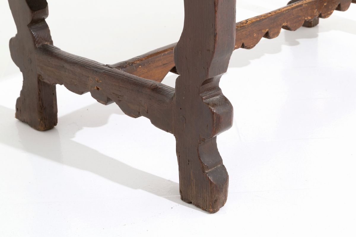 Tavolo in Noce con Gambe a Lira