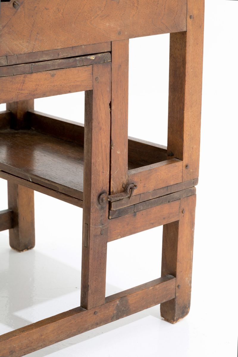 Sedia da Biblioteca in Legno di Noce Trasformabile in Scaletta. XVIII Secolo. L...