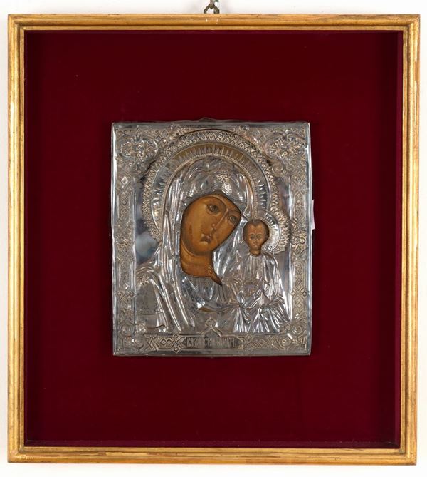 Icona su tavola raff. ''MADONNA CON BAMBINO'' con riza in argento. Russia. Iniz...
