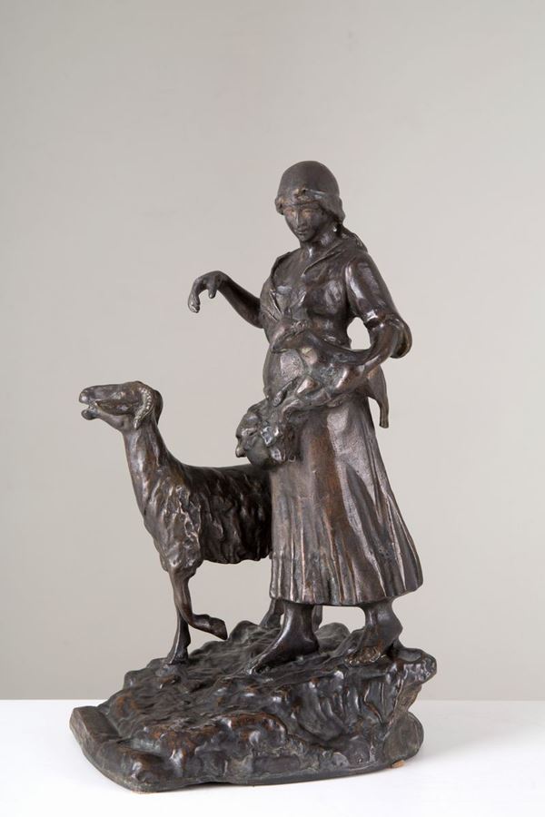 Scultura in bronzo raff. ''CONTADINA CON CAPRE''. Firmata TAP KINADMR. Inizi XX...