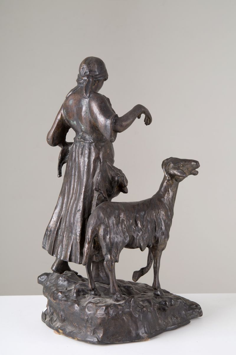 Scultura in Bronzo Raff. ''contadina con Capre''. Firmata Tap Kinadmr. Inizi XX...