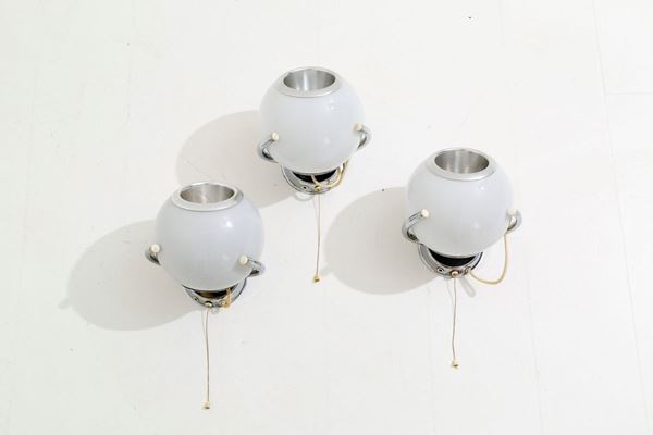 Tre applique in metallo e materiale plastico. Manifattura italiana. Anni '70. D...
