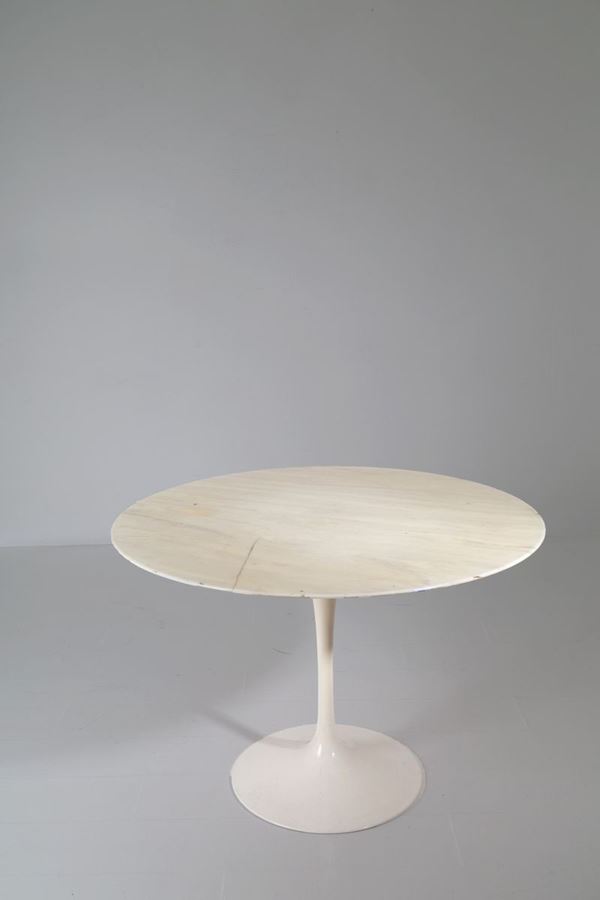 EERO SAARINEN - EERO SAARINEN (Kirkkonummi, 1910 - Ann Arbor, 1961). Tavolo Tulip con piede in legno laccato bianco