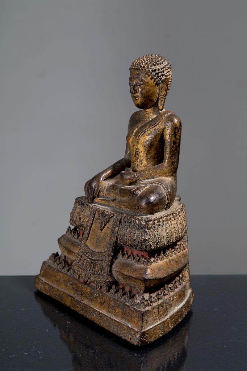 Scultura in Bronzo Raff. ''buddha'' con Tracce di Lacca Rossa sulla Base. Thail...