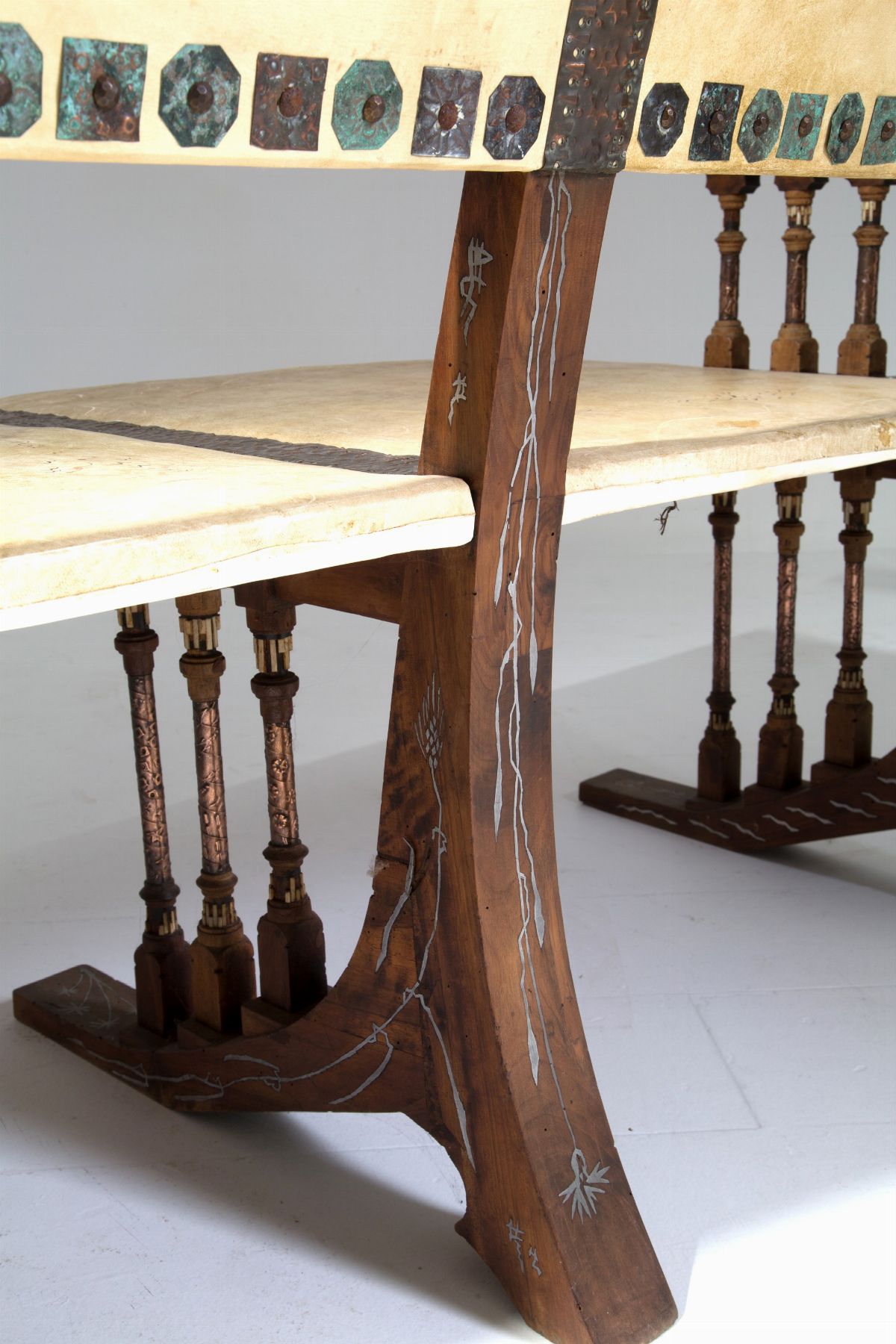Carlo Bugatti - Divano in Legno Intarsiato. Notificato
