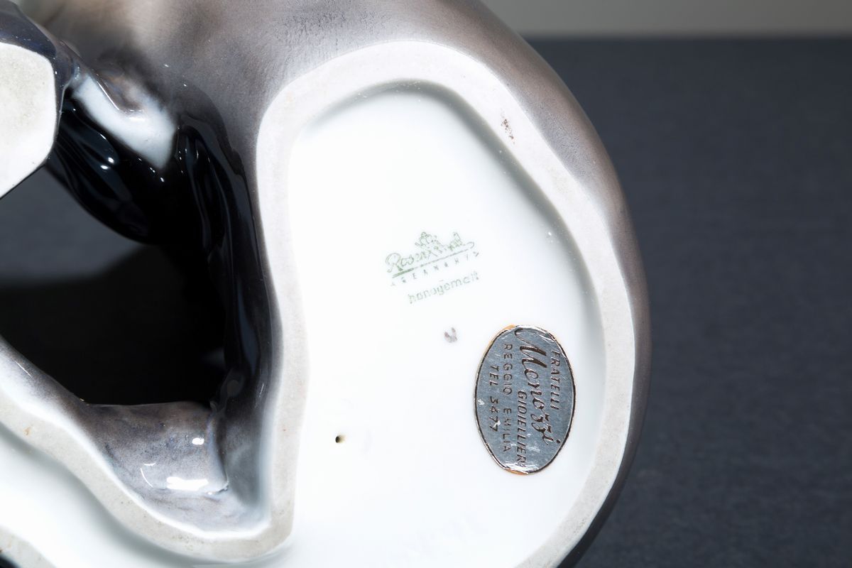 Bottiglietta in porcellana bianca e blu. Cina. XIX secolo....