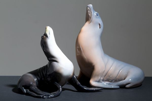 Due statuette in ceramica raff. ''FOCHE''. Una marcata ROSENTAL e una ROYAL COP...