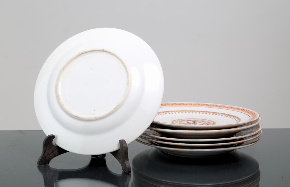 Sei piatti in porcellana