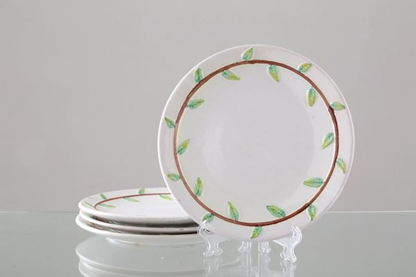 Quattro piatti in ceramica. Manifattura ZACCAGNINI. Marcati sul fondo. XX secol...