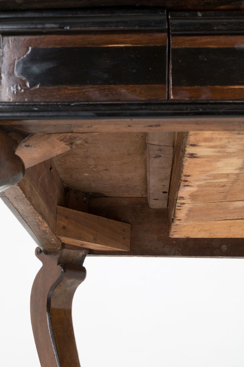 Scrittoio Lastronato in Noce e Filettato in Legno di Bosso con Finiture Ebanizz...