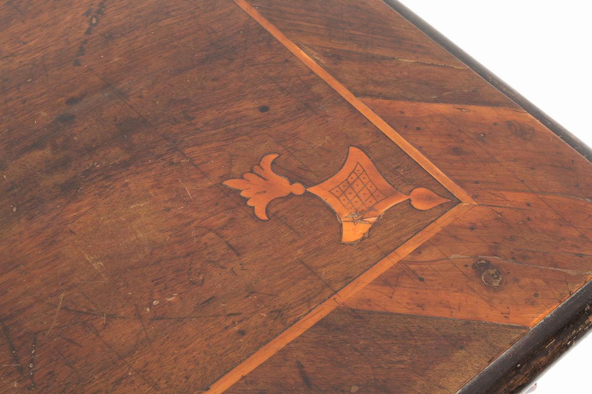 Scrittoio Lastronato in Noce e Filettato in Legno di Bosso con Finiture Ebanizz...