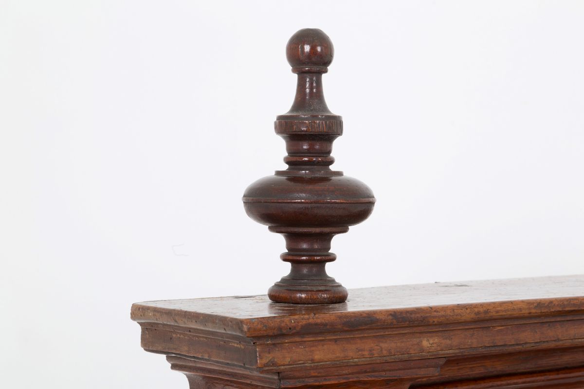 Letto Ad una Piazza e Mezza in Noce con Dipinto sulla Testata Raff. ''madonna C...