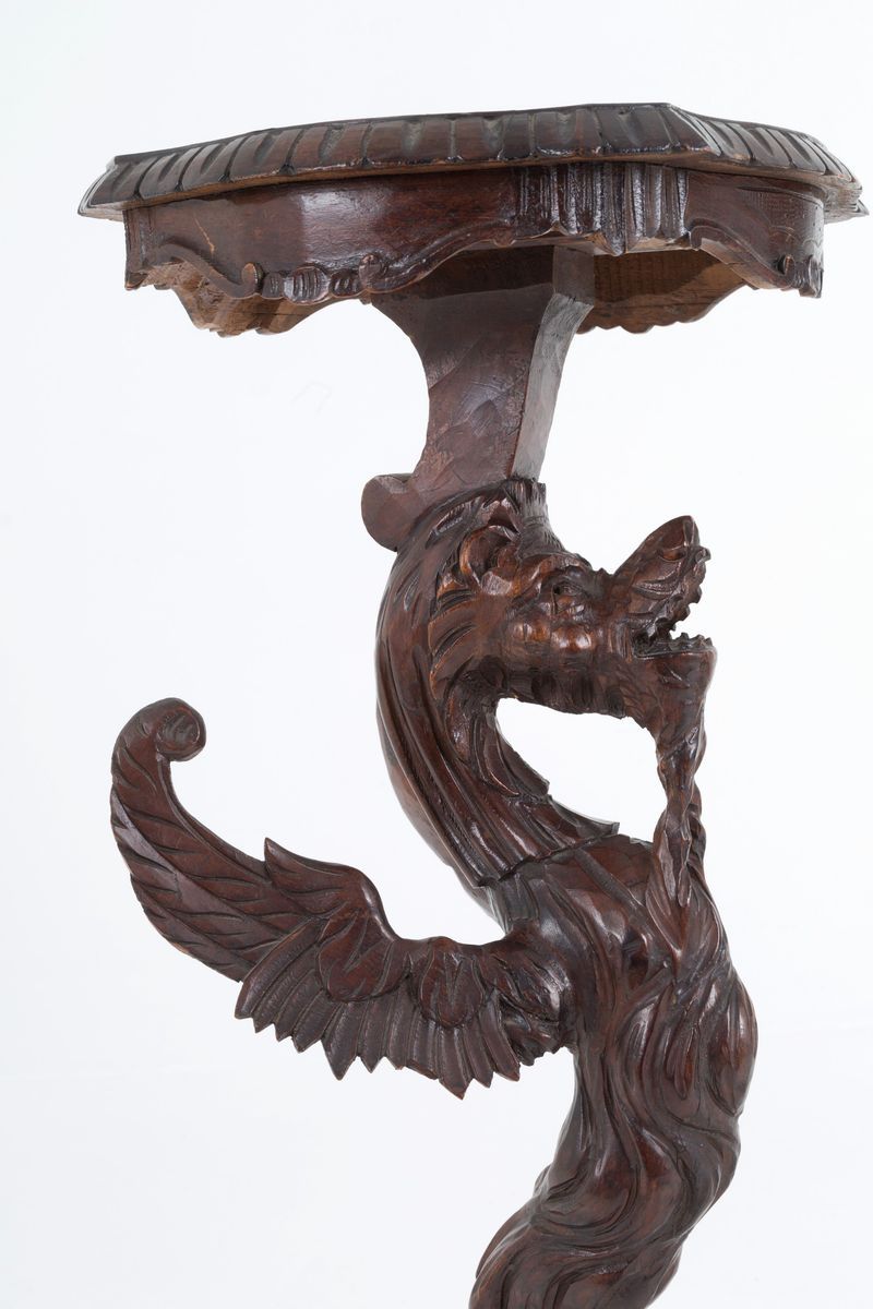 Coppia di Gueridon a Forma di Drago in Legno. Venezia. Fine XIX Secolo....
