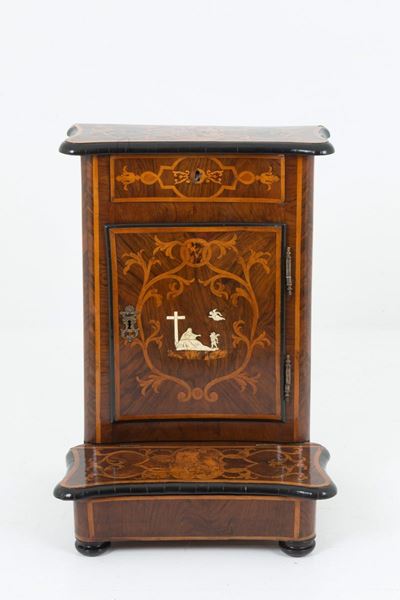 Luigi Prinotto (bottega Di) (cissone, 1685 - Torino, 1780). Importante Inginocchiatoio Lastronato