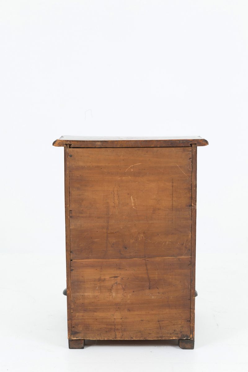 Luigi Prinotto (bottega Di) (cissone, 1685 - Torino, 1780). Importante Inginocchiatoio Lastronato
