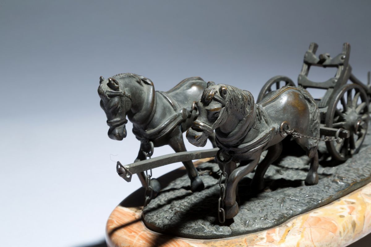 Scultura in Bronzo Raff. ''due Cavalli che Trainano un Aratro''. Base in Marmo....