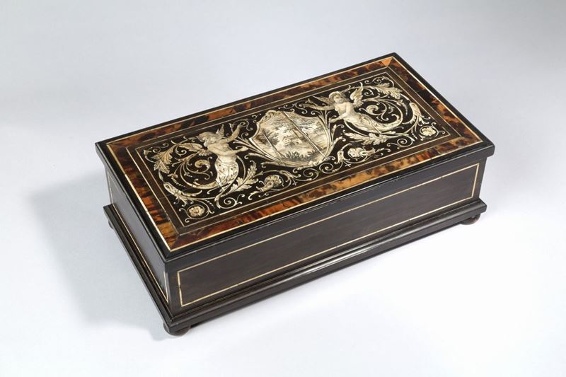 Scatola in Legno Ebanizzato con Intarsi in Avorio. XIX Secolo. Lievi Difetti. ...