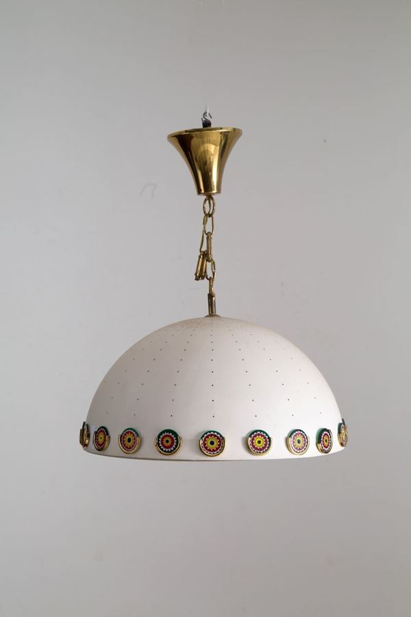 Lampadario in metallo verniciato bianco satinato con murrine e fondo in vetro. ...